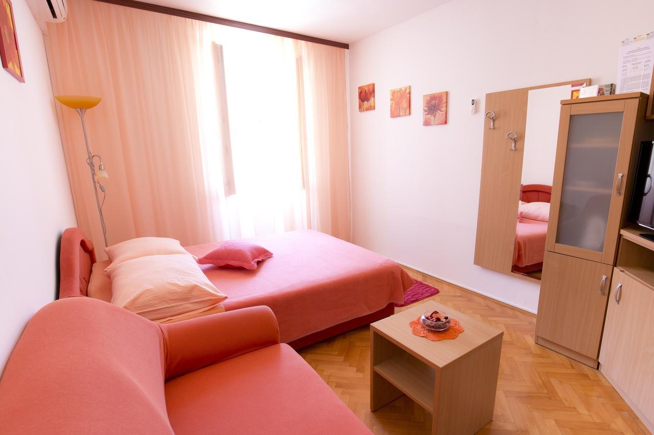 Apartment And Room Daria Вис Экстерьер фото